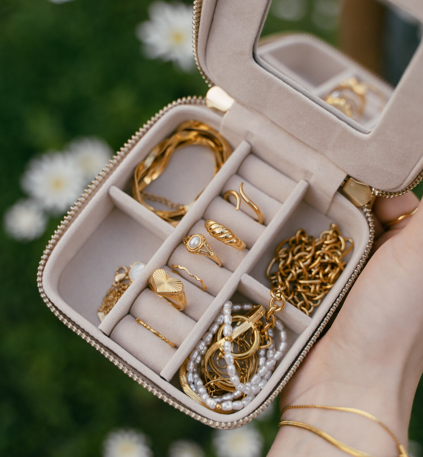 image00041 Monthly Gold